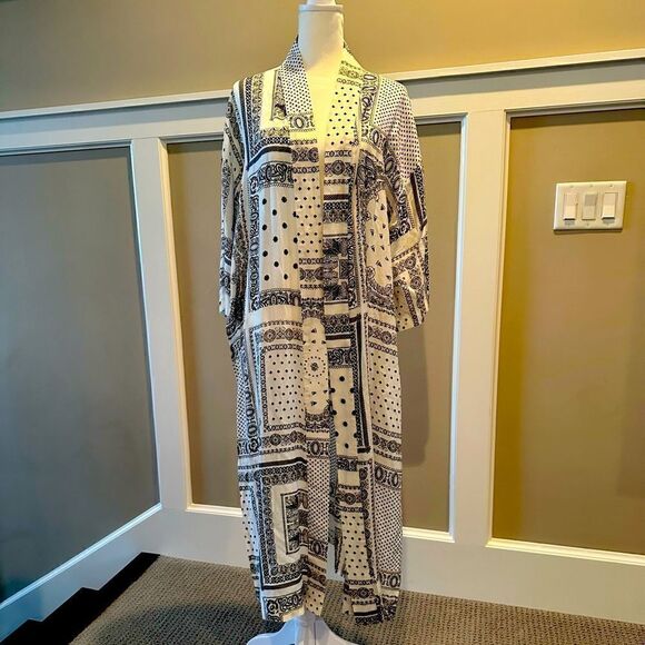Lush black and white open front, midi duster. - Picture 1 of 5